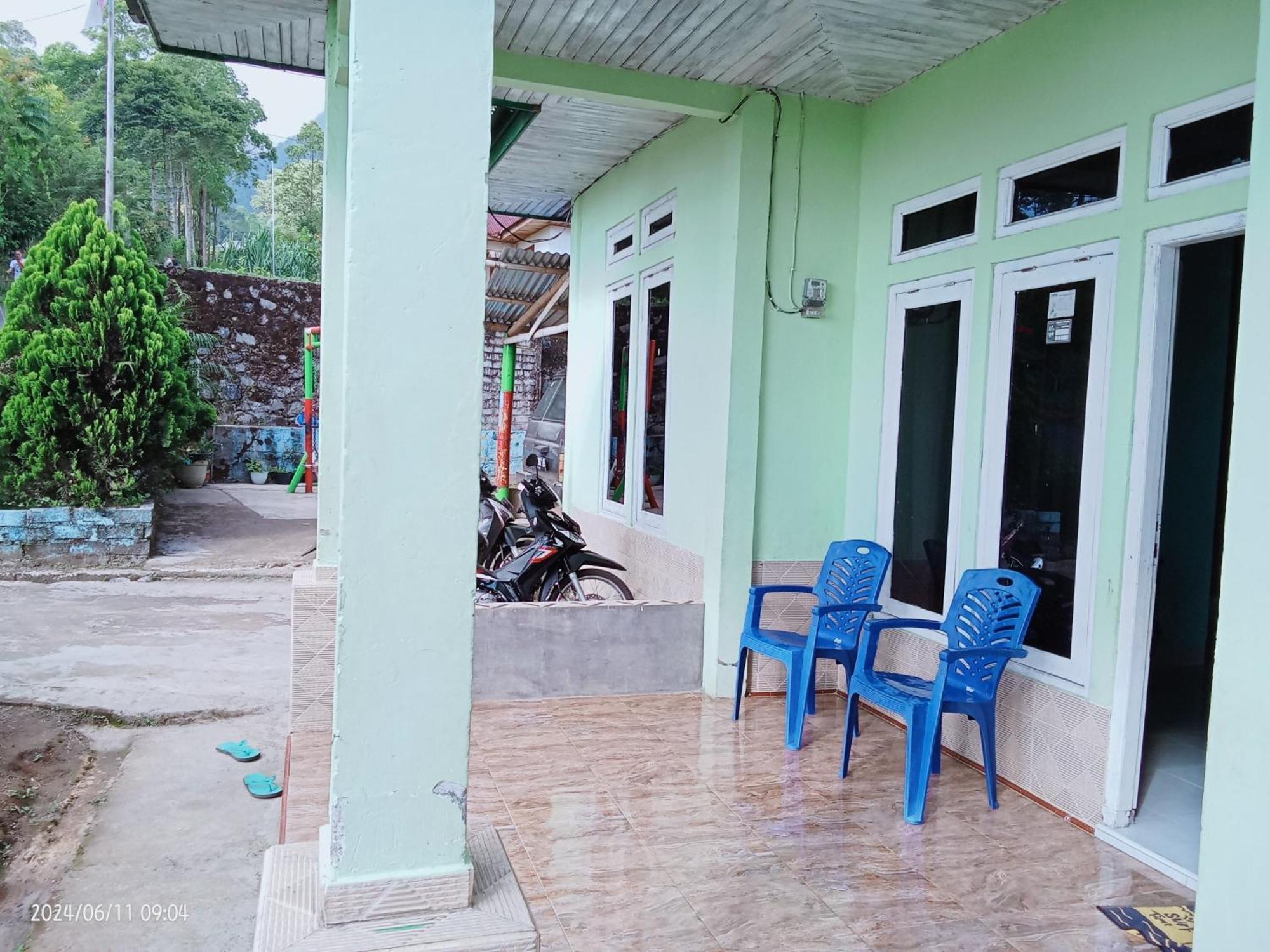Petra Homestay Bangka Leda Ruteng Exterior foto