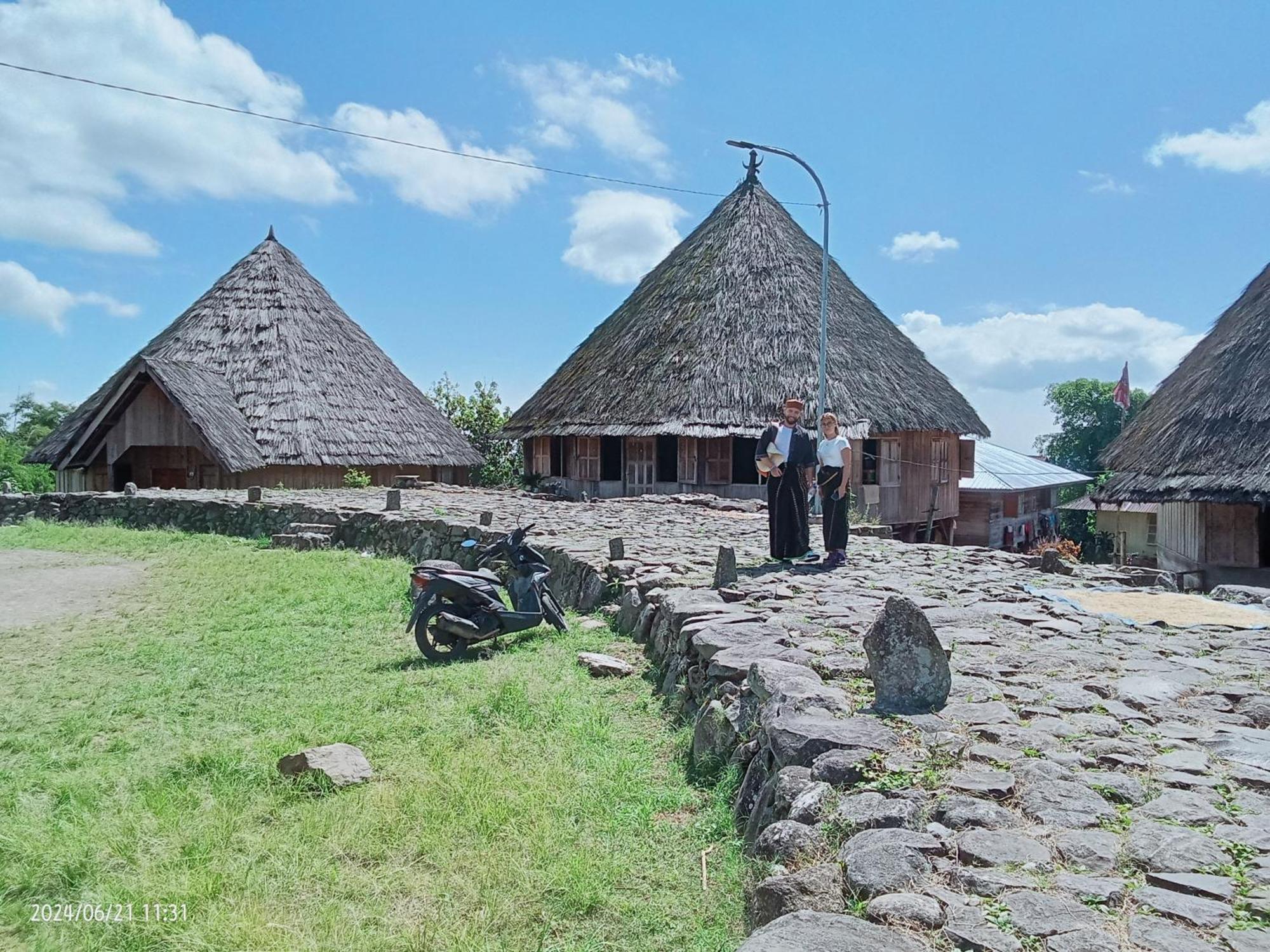 Petra Homestay Bangka Leda Ruteng Exterior foto